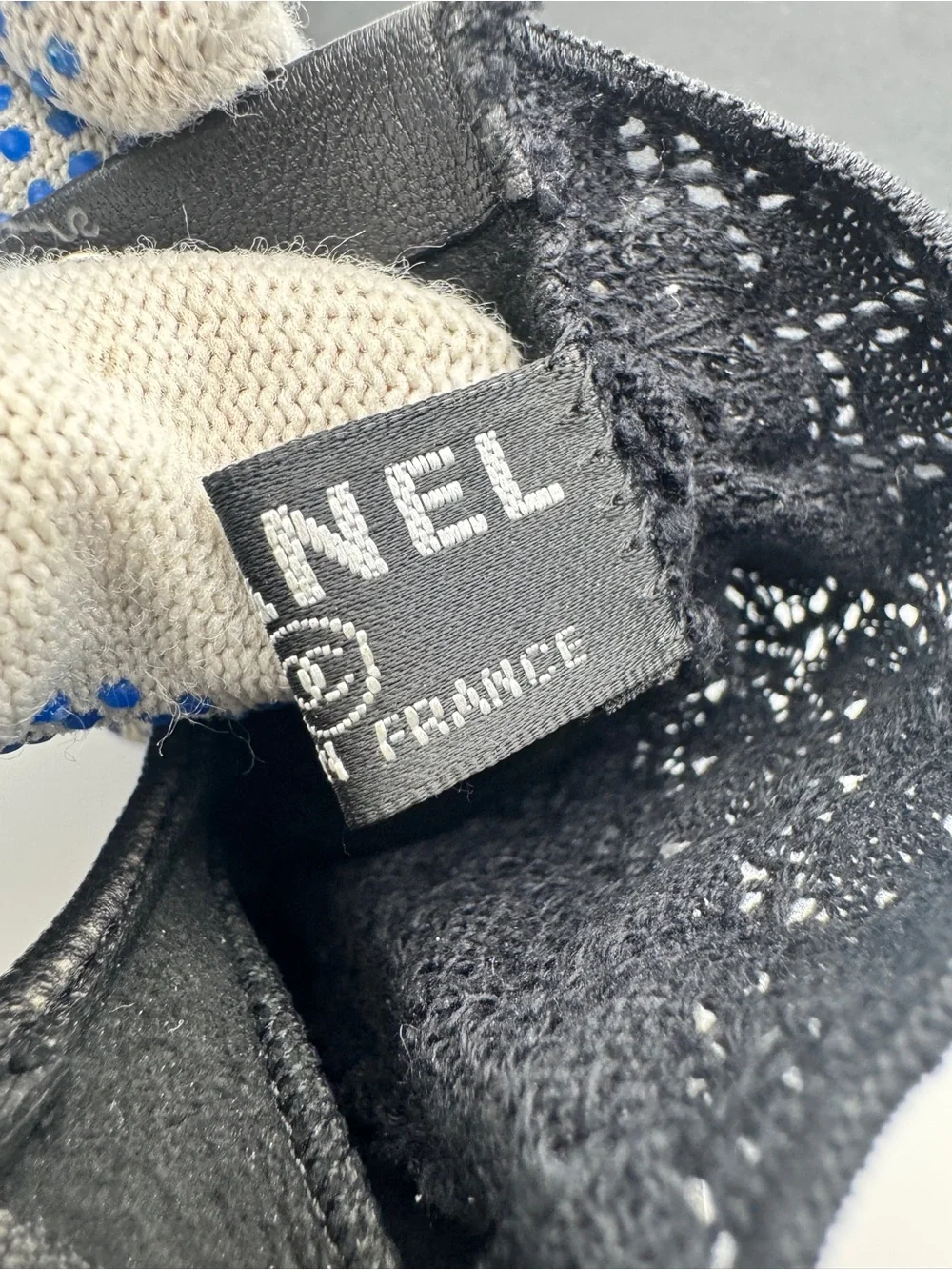 CHANEL authentic fingerless